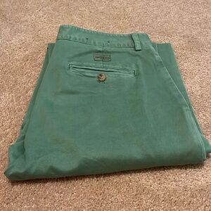 Vineyard Vines distressed green khakis Club Pant in 32x30